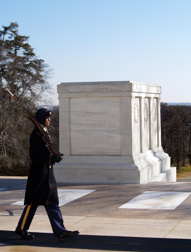 tomb of the unknown soldier at arlington national cemetery